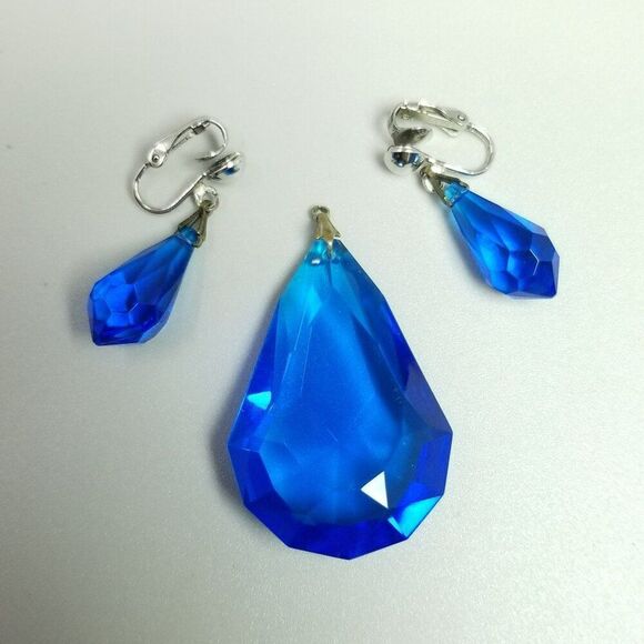 Vintage Blue Drop Shape Pendant and Clip On Earrings Set, Acrylic Retro Estate - Picture 2 of 8